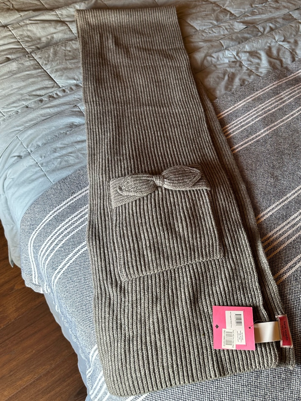 kate spade gray knit scarf with pink label